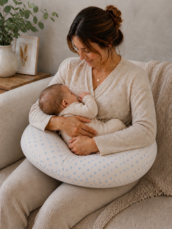 Coussin d’allaitement étoiles BLEU