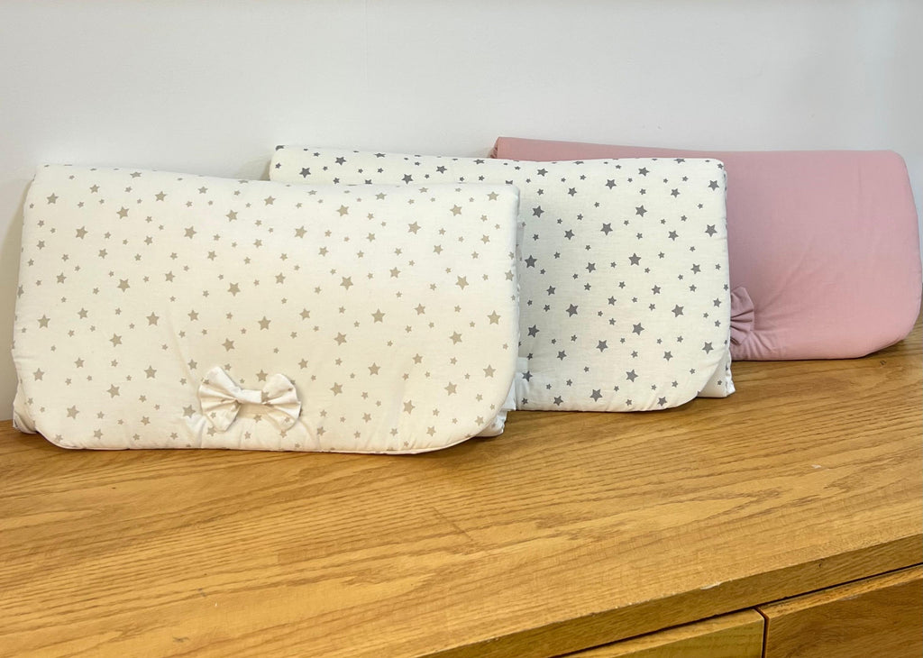 Tapis de change et organisateur étoiles gris