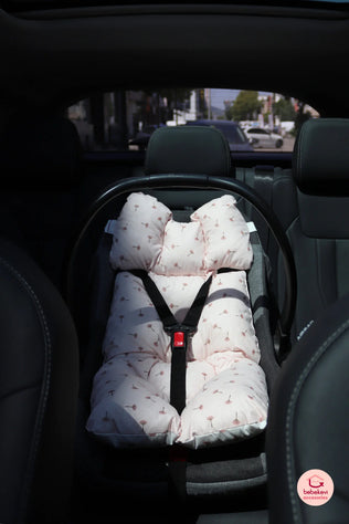 Réducteur / Coussin universel pour bébé. Rose