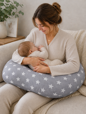 Coussin d’allaitement étoiles gris