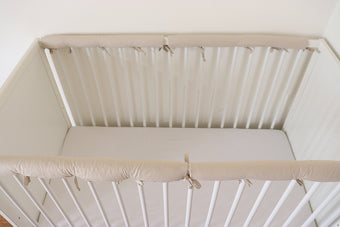 Pare choc de lit à barreaux  (beige clair)