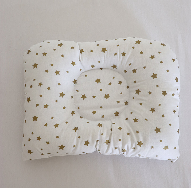 Oreiller pour bébé ( étoiles dorées)